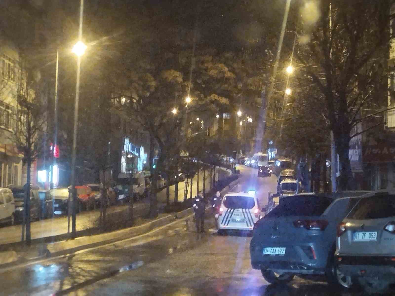 Üsküdar’da istinat duvarı yan yattı, 4 katlı 2 bina tedbiren boşaltıldı
