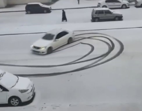 Gaziantep’te karlı yolda drift atan sürücüye 46 bin lira ceza