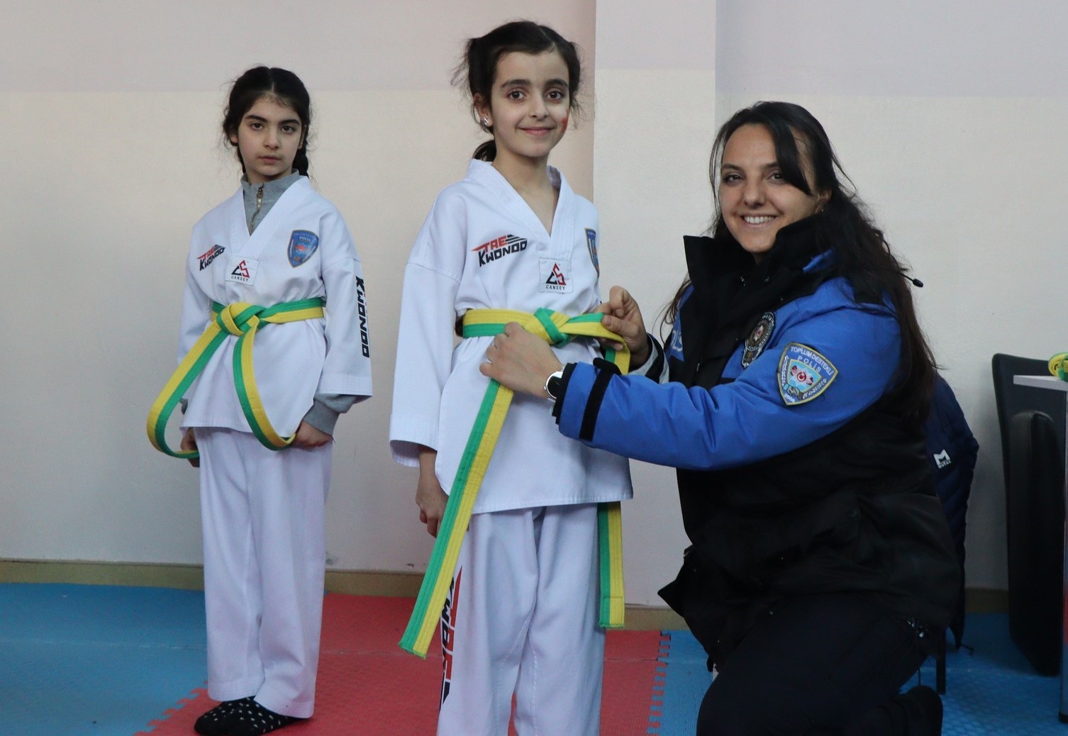 Polis bu kez kuşak bağladı