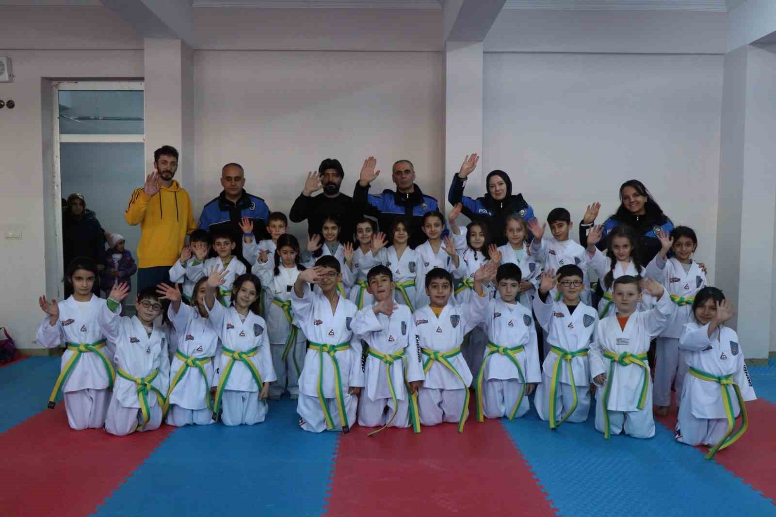 Polis bu kez kuşak bağladı
