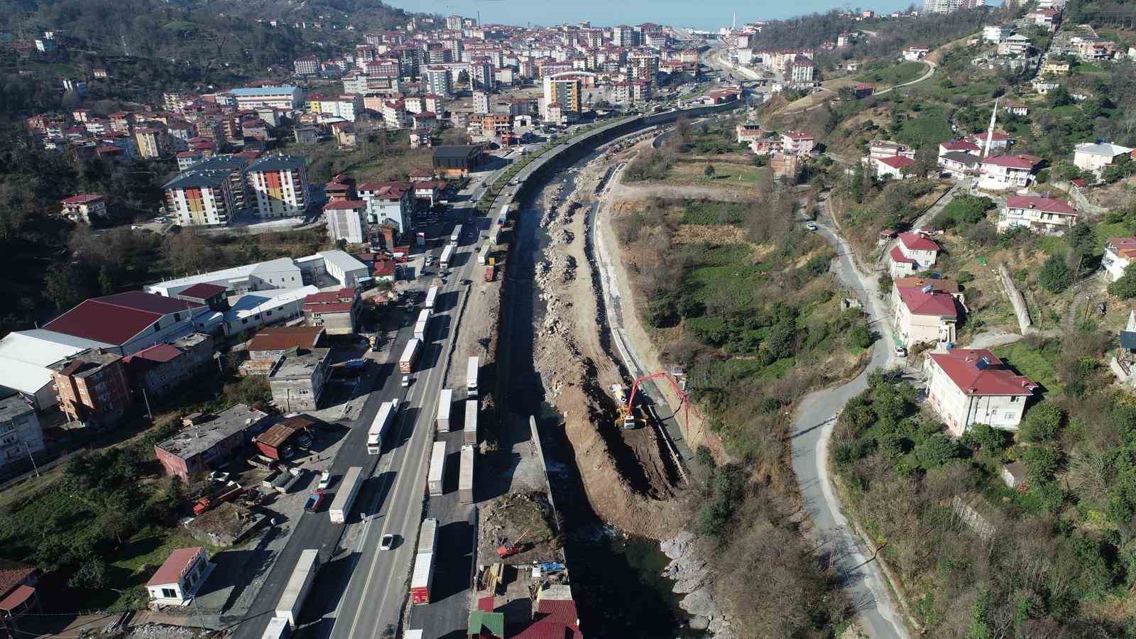 Sundura Deresi’nde taşkın kontrolü için çalışmalar devam ediyor