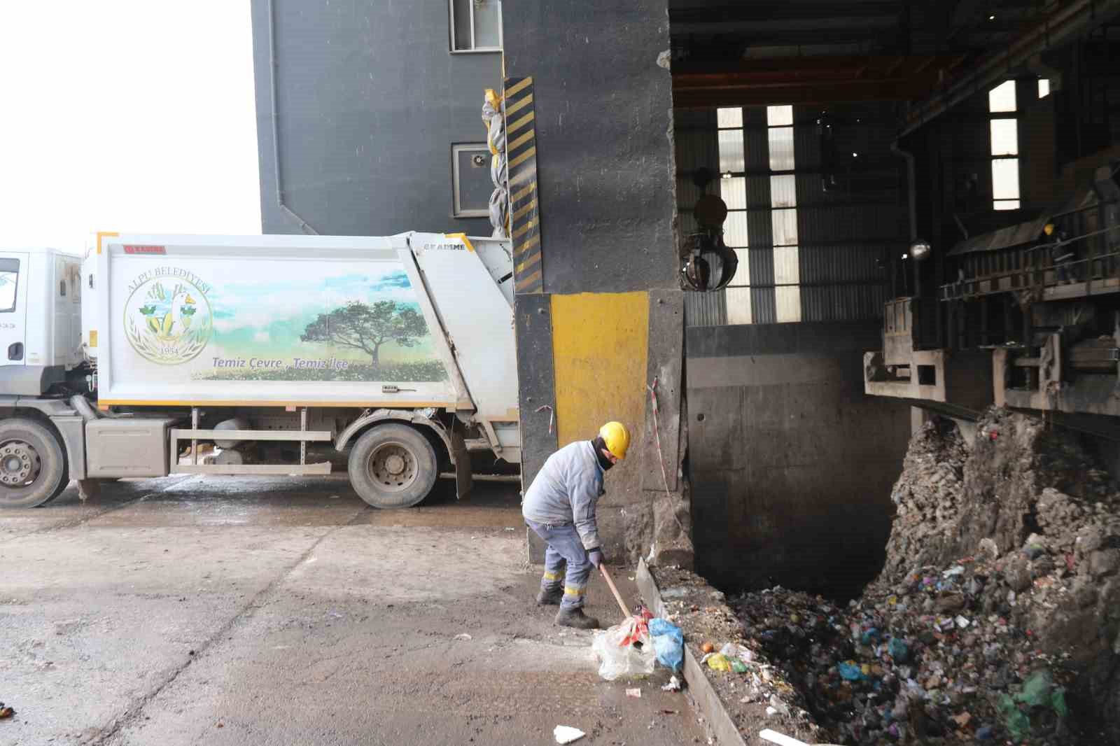 Çöpten üretilen elektrikten on binlerce konut faydalanıyor