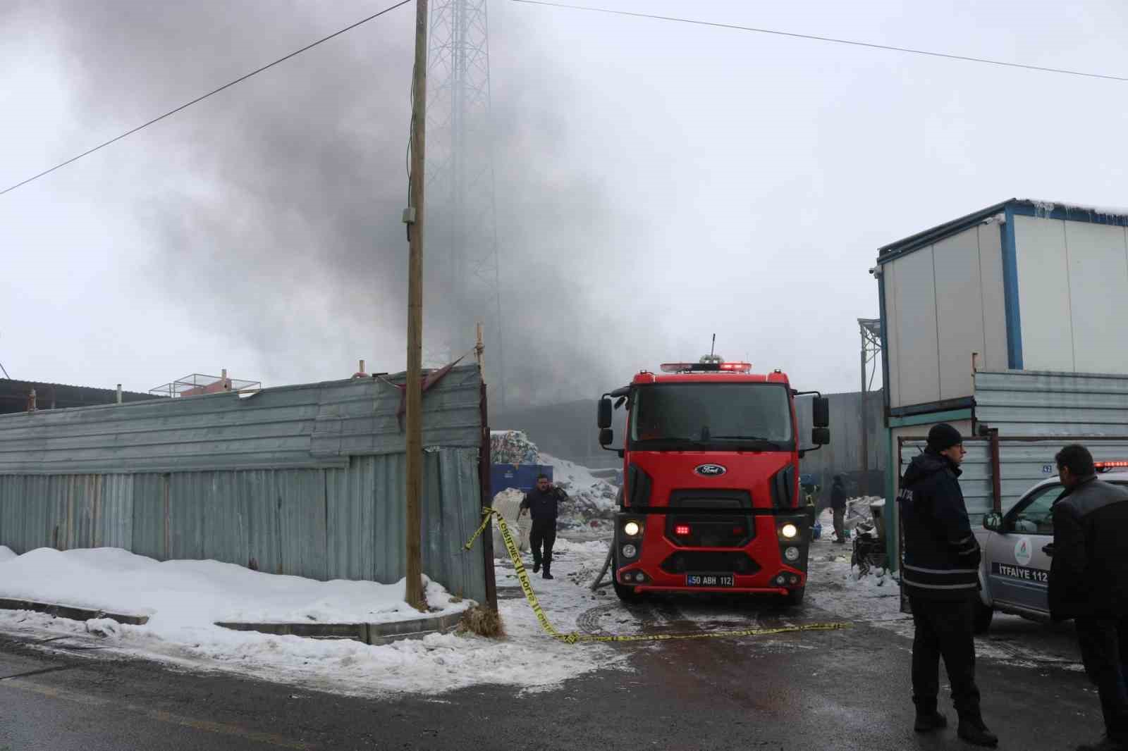 Nevşehir&rsquo;de geri d&ouml;n&uuml;ş&uuml;m işletmesinde yangın
