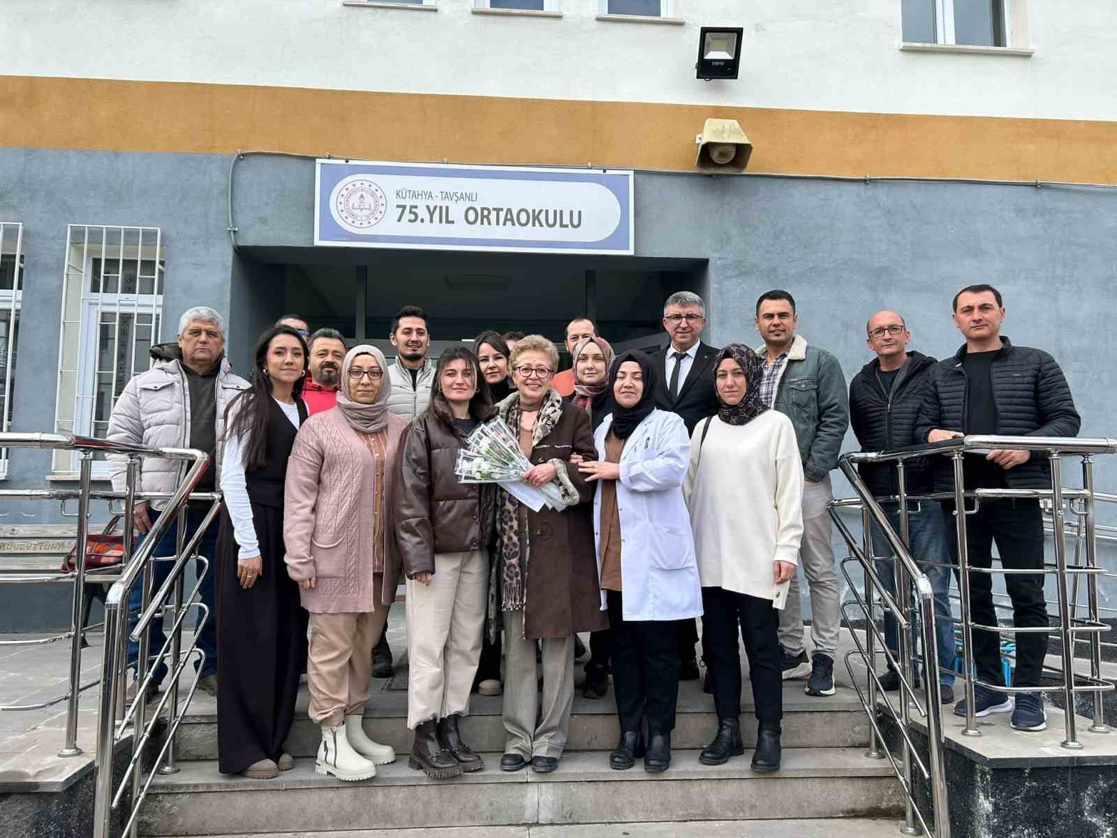 Tavşanlı’da duygusal veda, 33 yıllık öğretmenlik kariyerinde son ders