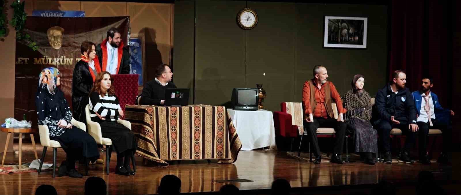 ‘Devamsız İşler’ turnede de ilgi odağı oldu