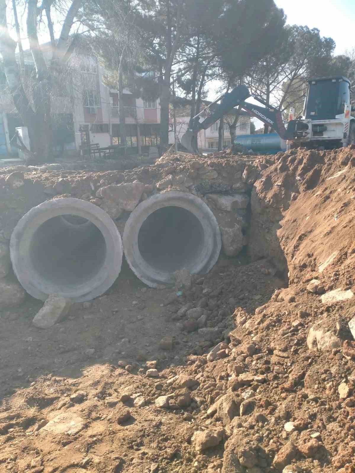 Karacasu’da beton büzler yer altına indirildi
