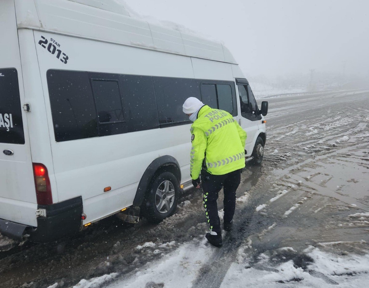 Kış lastiği olmayan araçların geçişine izin verilmiyor