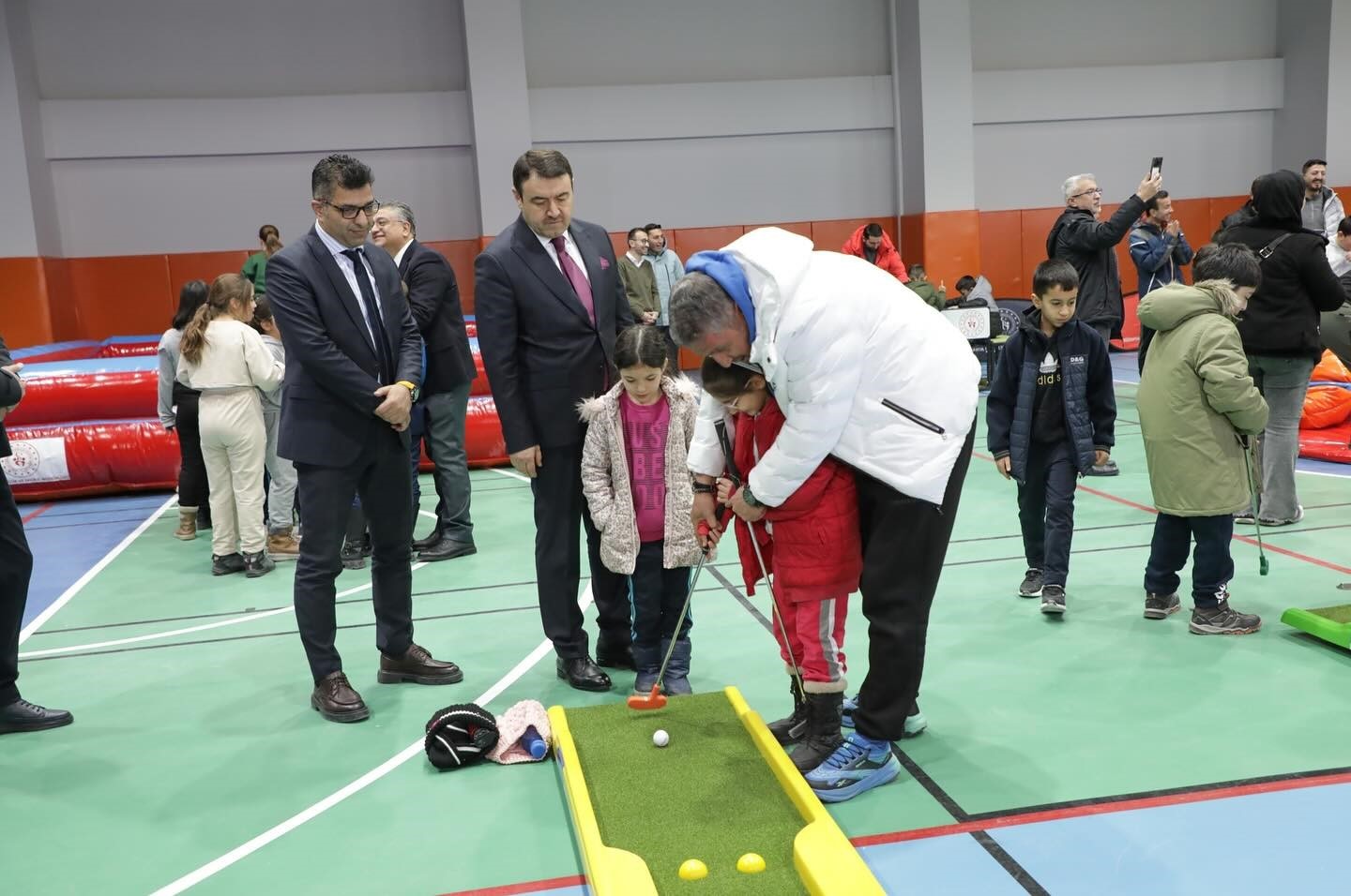 K&uuml;tahya&rsquo;da Halil Akkaş Spor Kompleksi a&ccedil;ıldı
