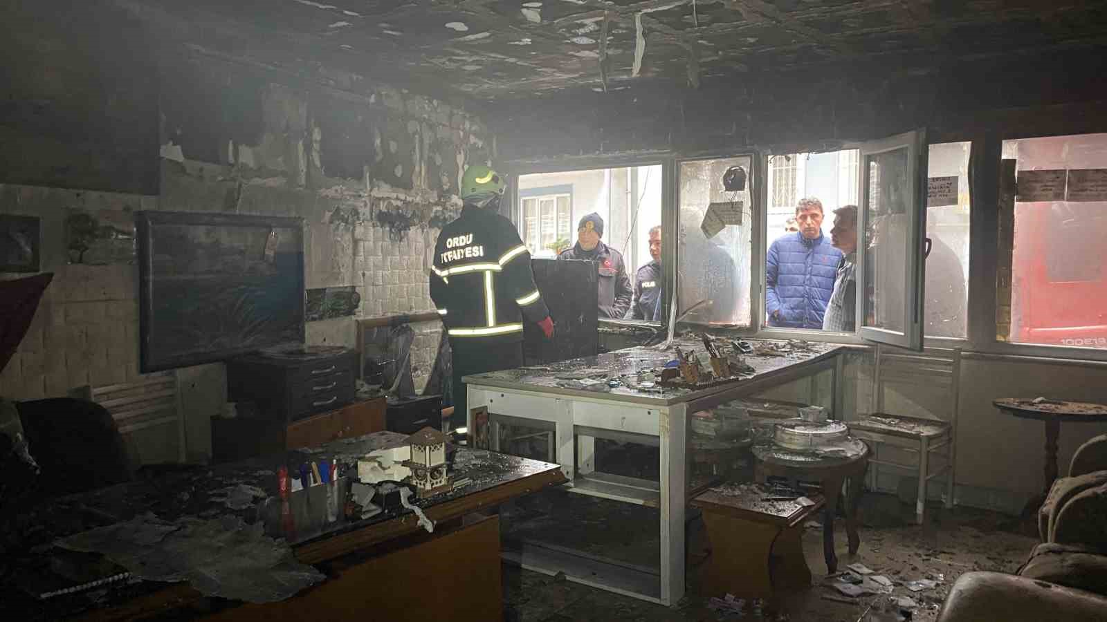 Ordu’da emlakçı dükkanında yangın