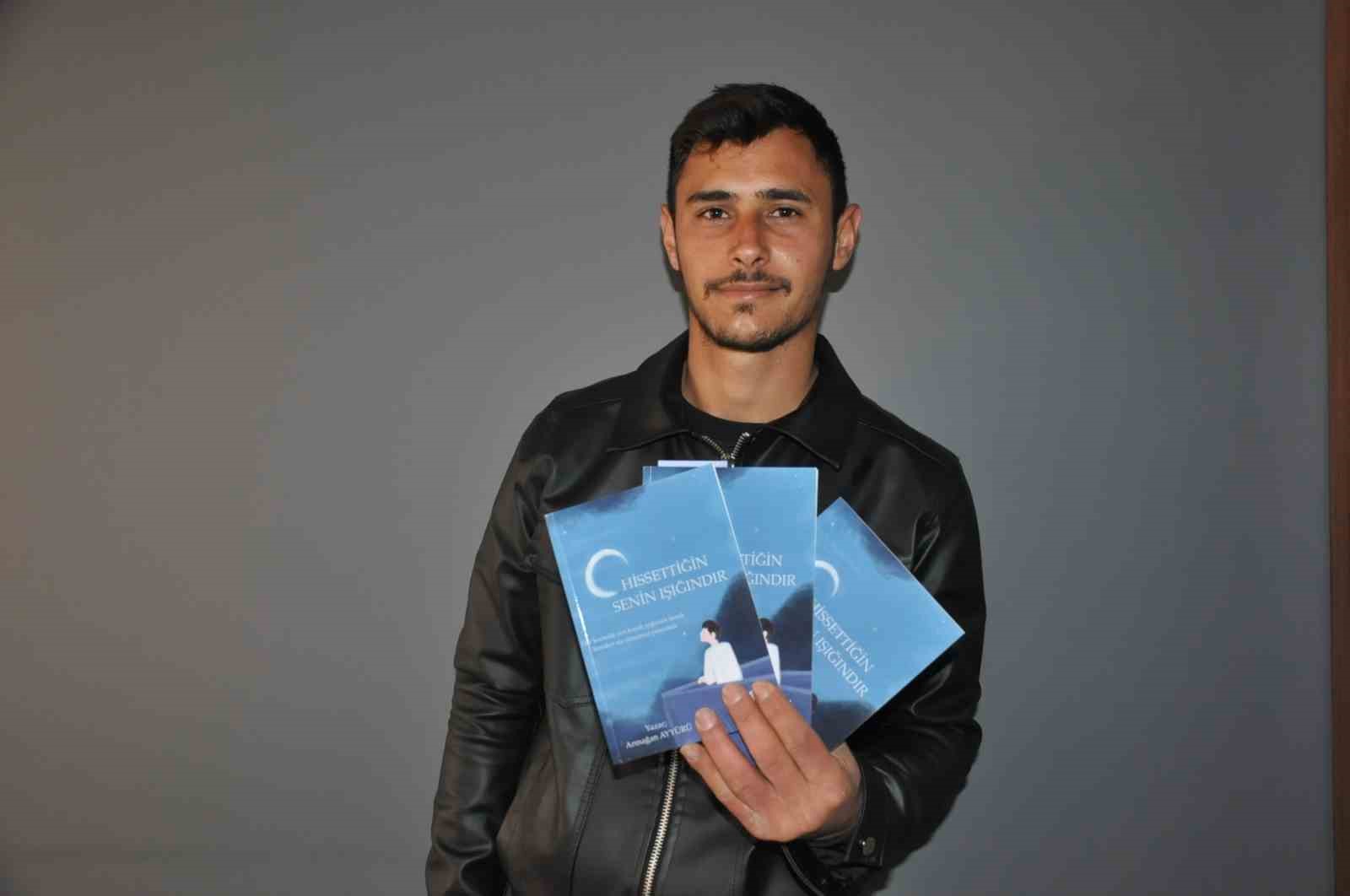 Edebiyat tutkunu Manisalı genç kitap çıkardı