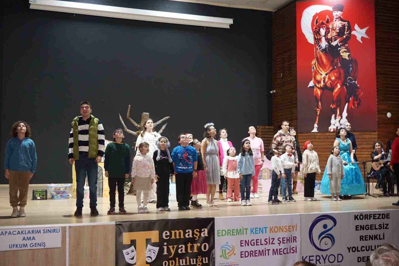 "Bir varmış, bir yokmuş" tiyatro oyunu özel çocuklarla sahnelendi