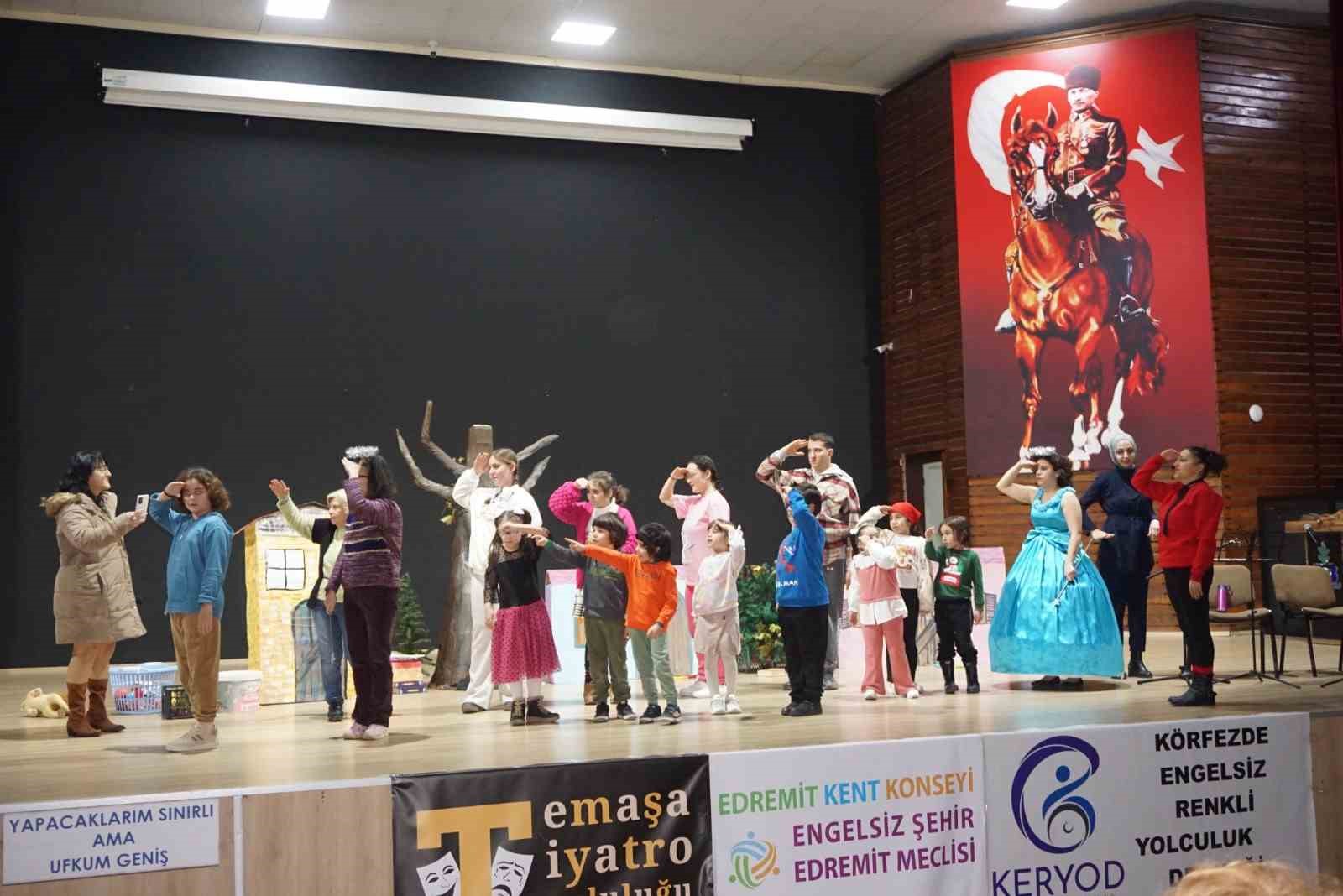 "Bir varmış, bir yokmuş" tiyatro oyunu özel çocuklarla sahnelendi