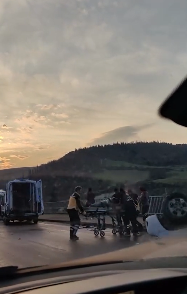 Yalova’da takla atan pikaptaki 2 kişi yaralandı