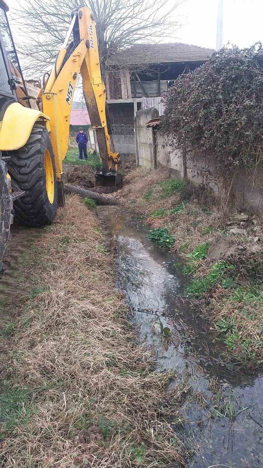 Eriyen karların taşkın oluşturmaması için yoğun çalışma
