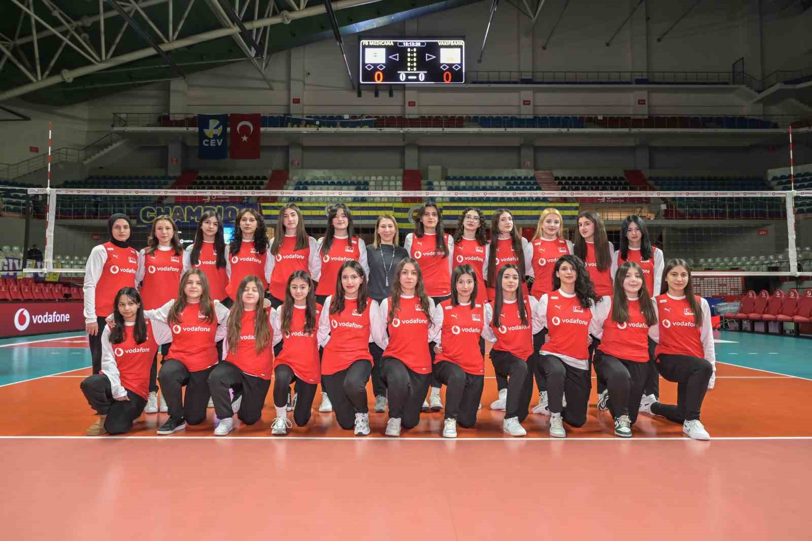 Malatyalı genç voleybolcular ve milli voleybolcular Vodafone 5.5G ile aynı sahada buluştu
