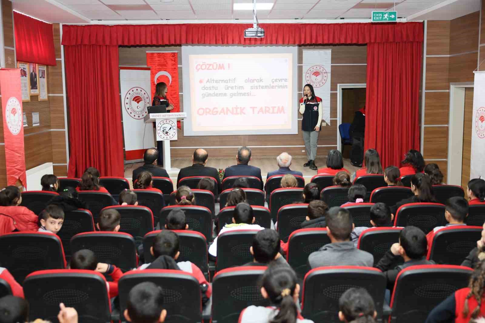 Kars’ta öğrencilere organik tarım eğitimi verildi