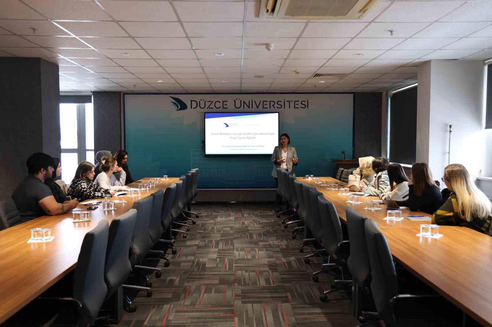 Proje yazma eğitimi verildi