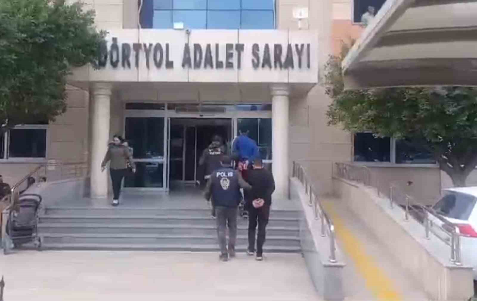 Dörtyol’da hapis cezasıyla aranan 2 cezaevi firarisi yakalandı