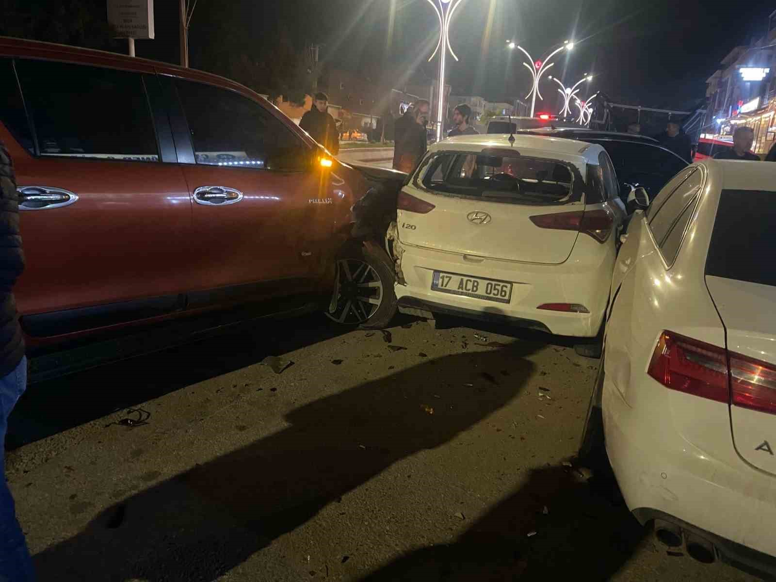 Biga’da park halindeki 6 araca çarpıp kaçan sürücü yakalandı