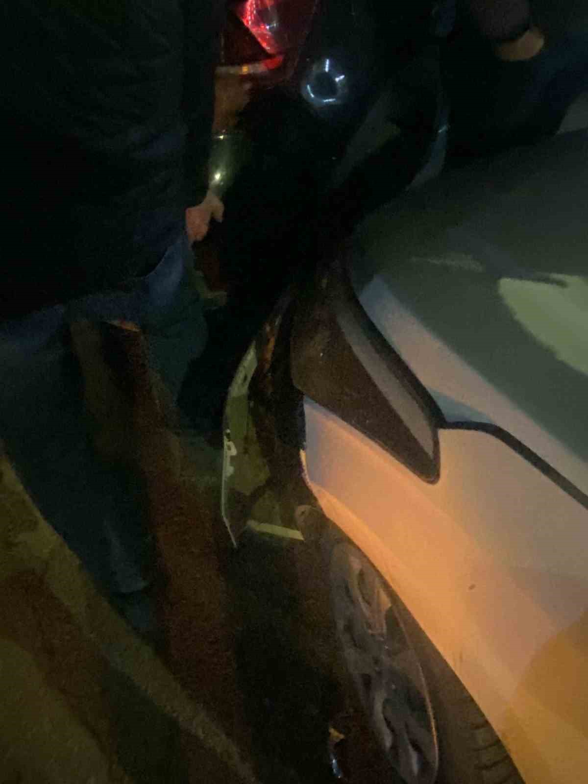 Biga&rsquo;da park halindeki 6 araca &ccedil;arpıp ka&ccedil;an s&uuml;r&uuml;c&uuml; yakalandı
