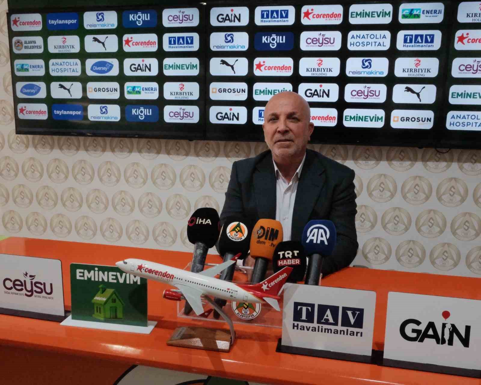 Hasan &Ccedil;avuşoğlu: "Yapı var diyorsunuz, isim s&ouml;ylemiyorsunuz"
