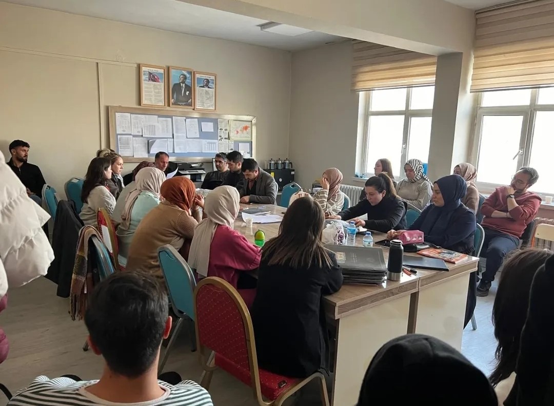Sınıf &ouml;ğretmenleri bir araya geldi
