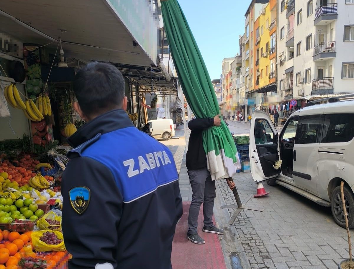 Turgutlu Zabıtası kaldırım işgallerine karşı denetimlerini sürdürüyor