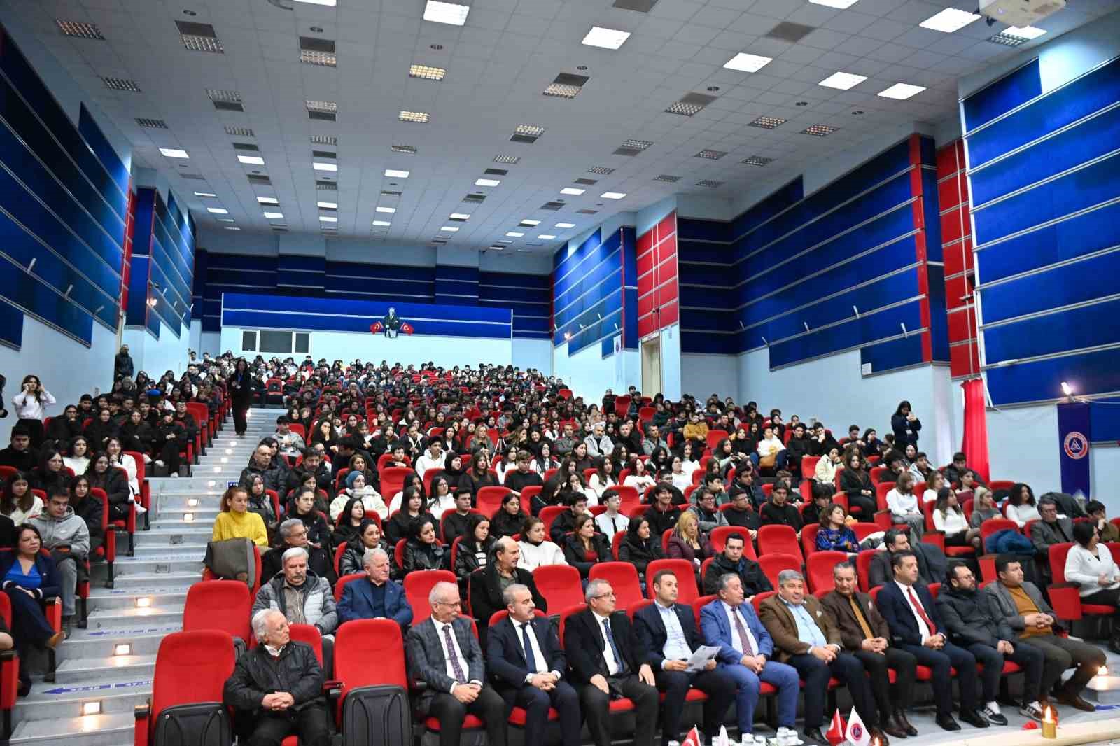 T&uuml;m &ouml;ğrencileri &Ccedil;anakkale&rsquo;de şehit olmuştu: Balıkesir Lisesi 140 yaşında
