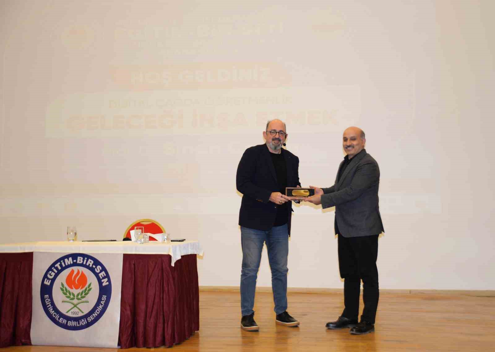 Eğitim-Bir-Sen Adana Şubesi’nden "Dijital Çağda Öğretmenlik" Konferansı