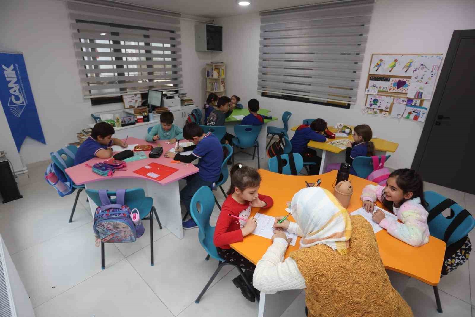 Başkan Sandıkçı: "Halk kütüphanemizde bir ayda bin 648 öğrencimizi ağırladık"