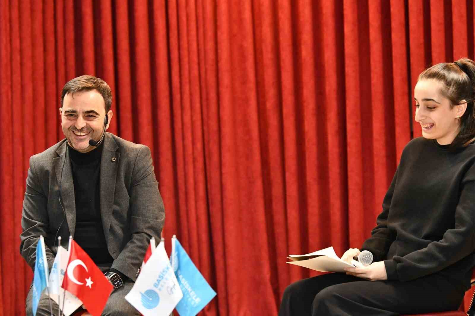 Gençlerle buluşan Başkan Özlü:" Geleceğiniz için sağlam adımlar atmalısınız"