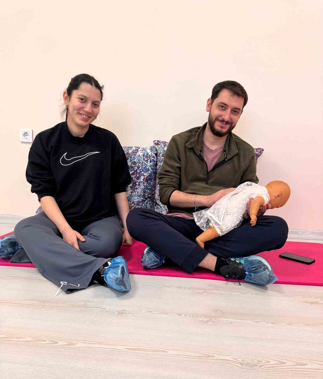 Anne ve baba adayları eşli gebe okulunda eğitim alıyor