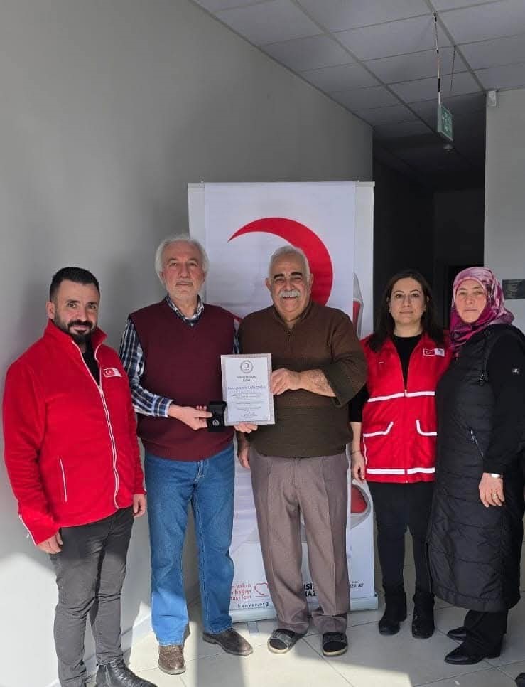 Başkan Kamil Saraçoğlu’na Kızılay’dan gümüş madalya