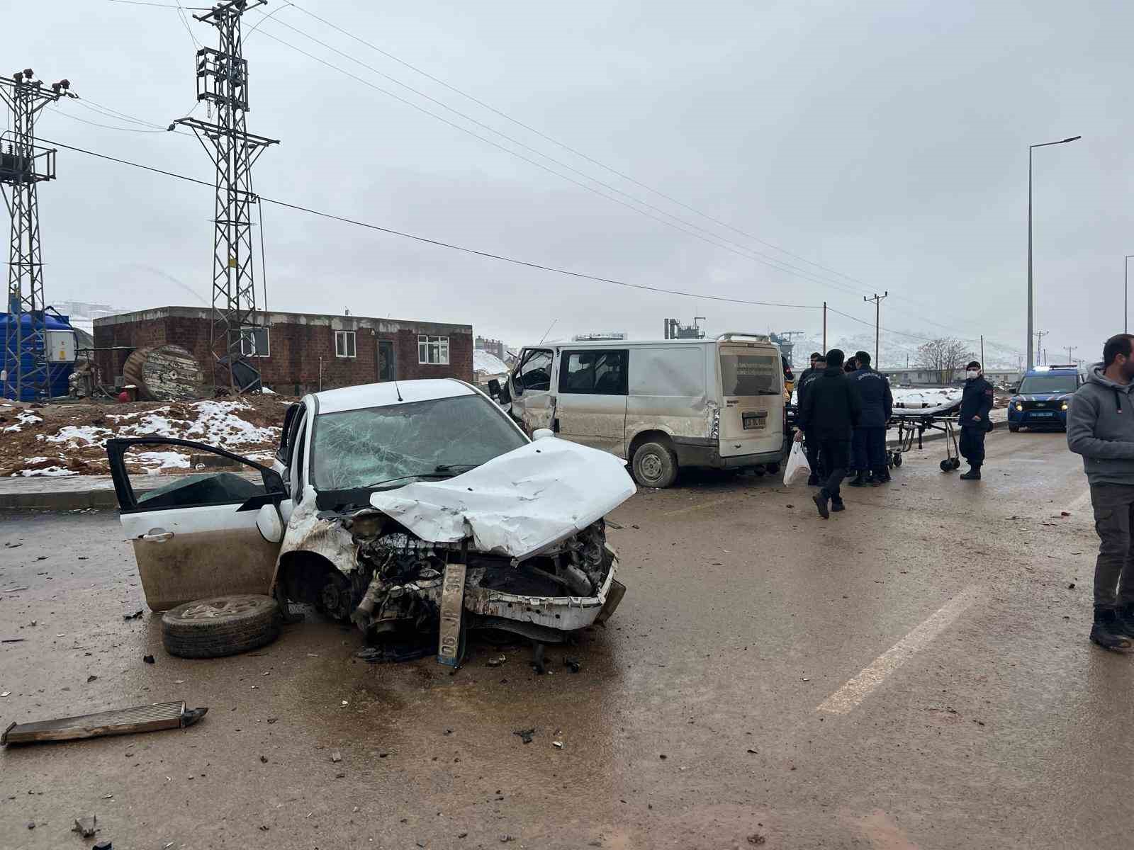 Malatya&rsquo;da iki ayrı kaza: 1 &ouml;l&uuml; 5 yaralı
