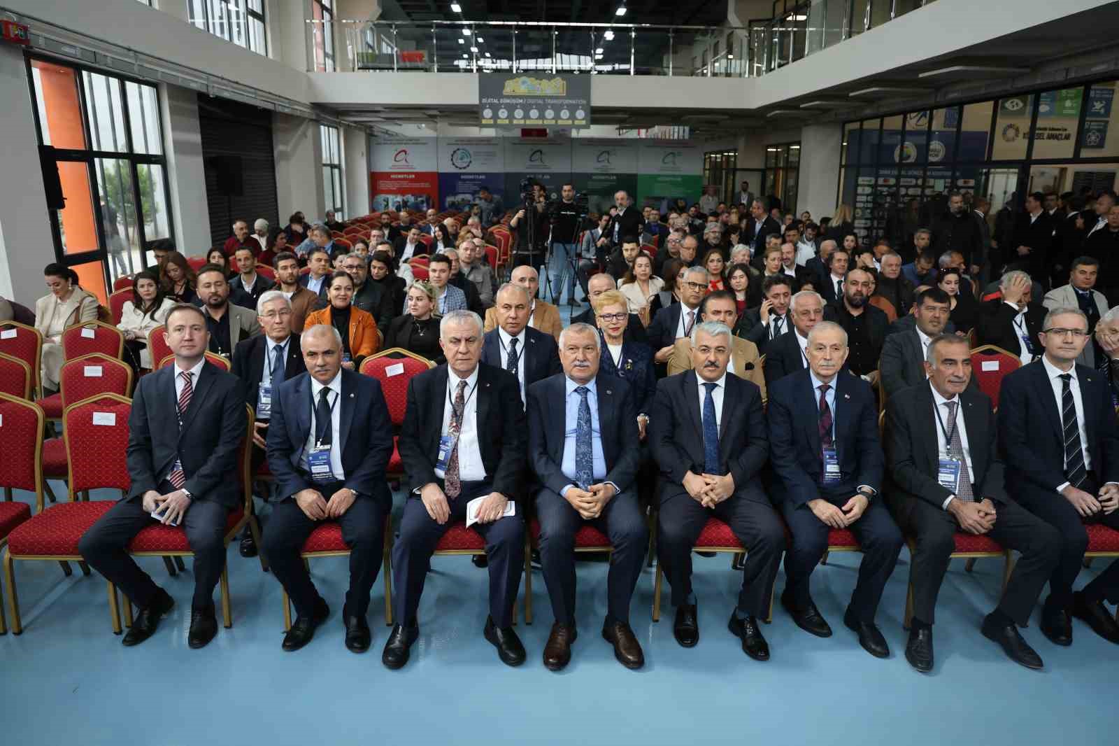 Adana’da ’Dijital Dönüşüm Konferansı’ düzenlendi