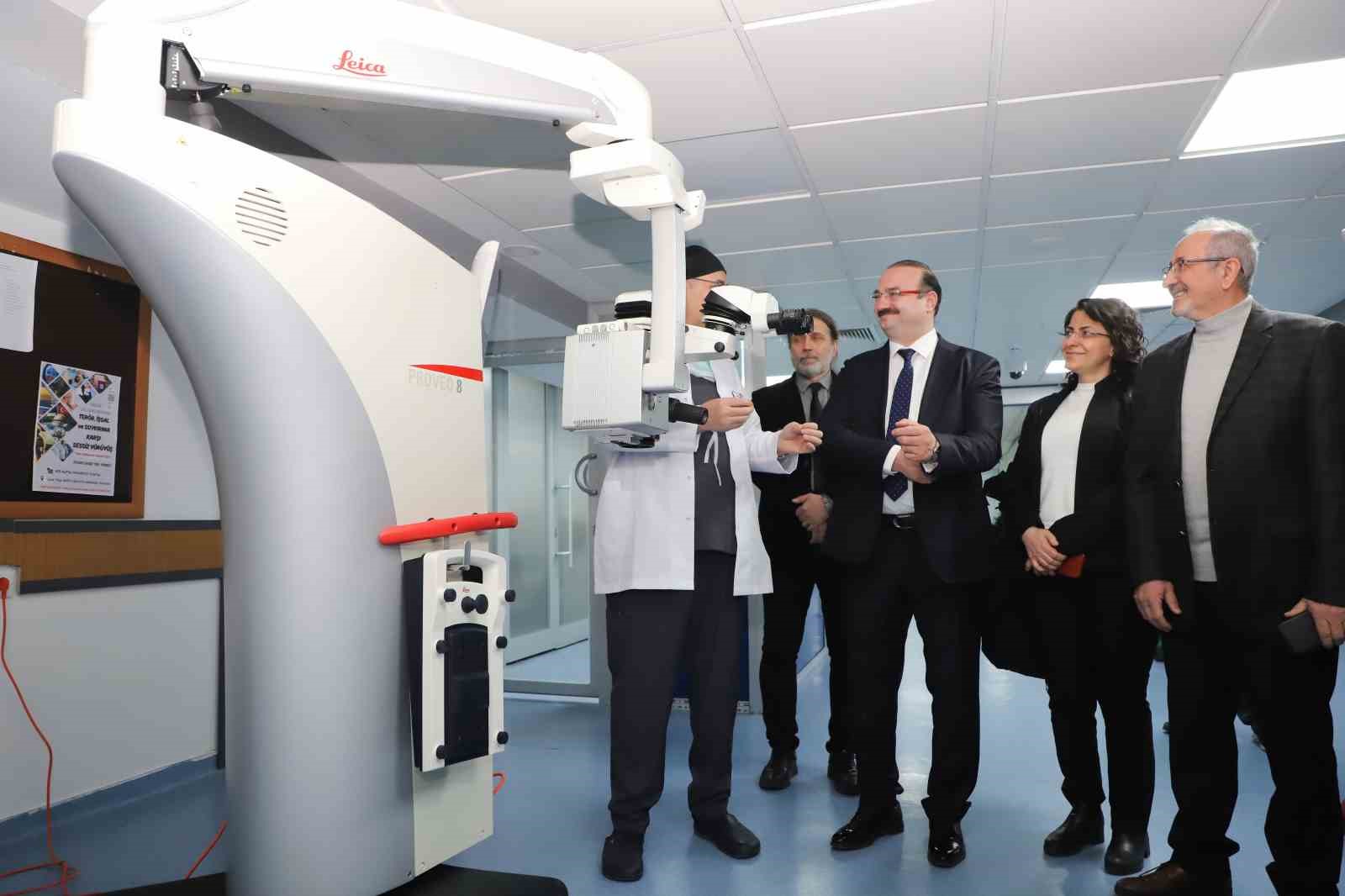 Atatürk Üniversitesi Araştırma Hastanesi, son teknoloji ameliyat mikroskobu ile hizmet kalitesini artırıyor