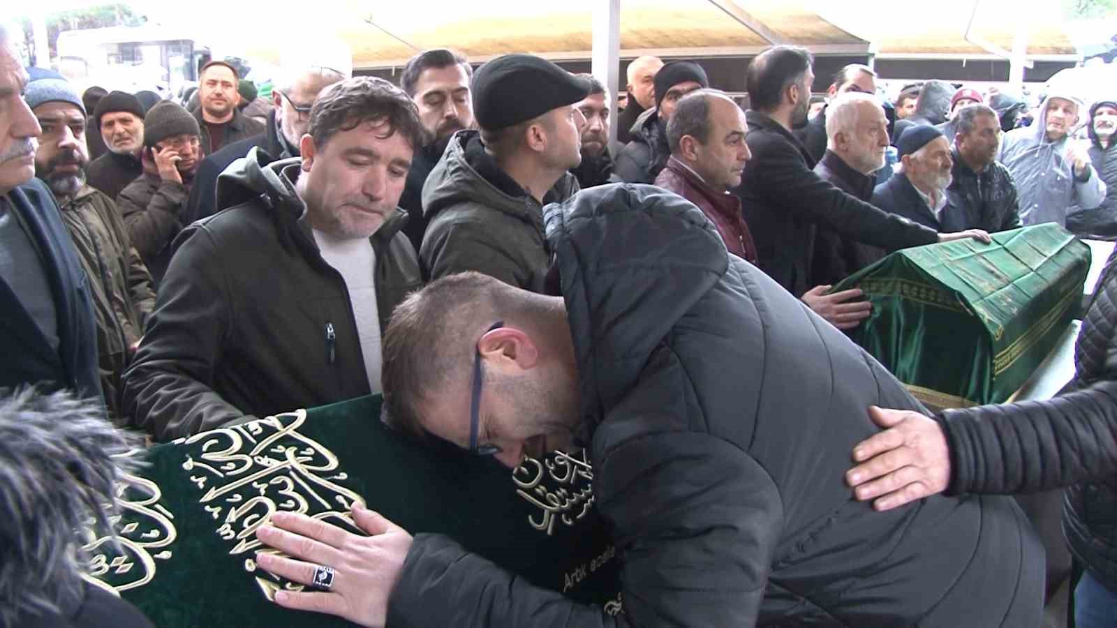 Ankara’da anneleri tarafından bilekleri kesilen 2 kardeş Kartal’da toprağa verildi