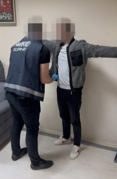 Otob&uuml;ste cebinde uyuşturucu ile yakalanan şahıs tutuklandı
