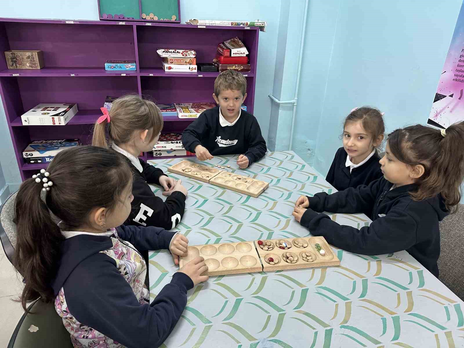 &Ouml;ğrencilerin oyun oynayarak gelişim g&ouml;sterecekleri sınıf

