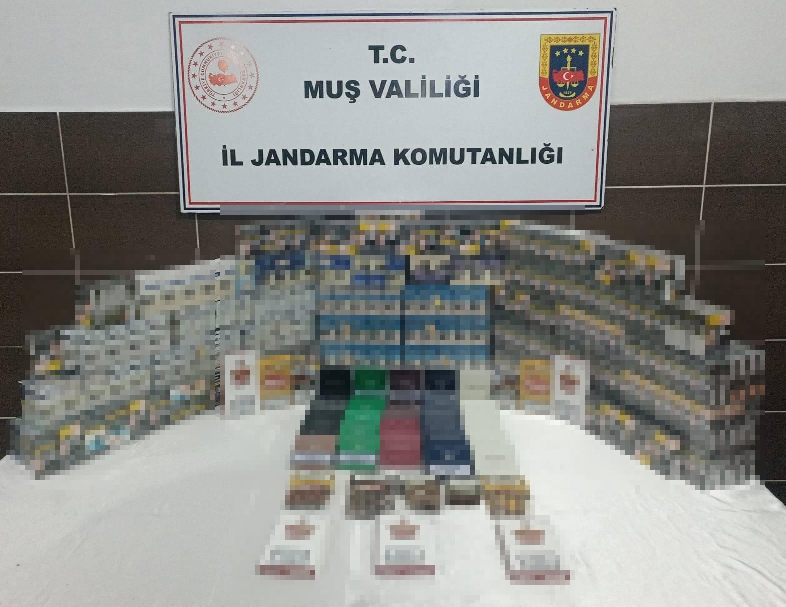 Malazgirt’te kaçak sigara ve puro operasyonu