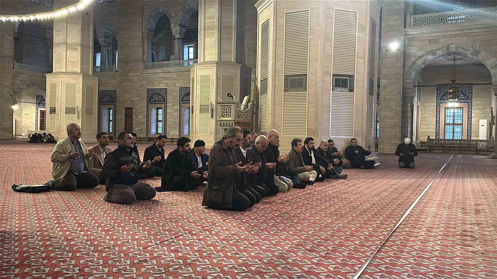 Adanalılar Ferdi Tayfur’un mevlidine ilgi göstermedi