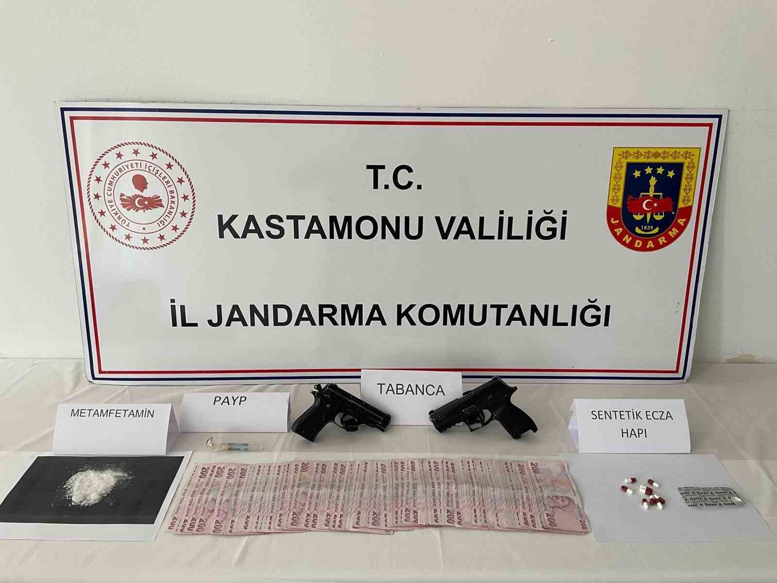 Kastamonu’da zehir tacirlerine geçit yok: 2 gözaltı