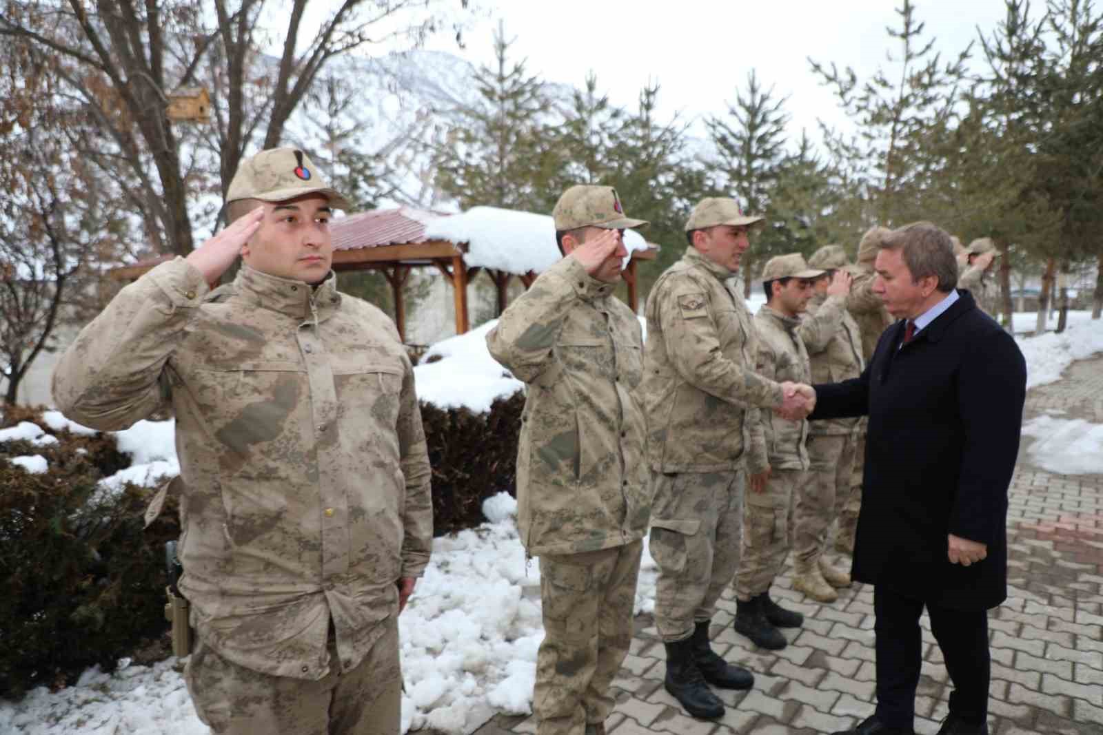 Vali Aydoğdu, Kuruçay Jandarma Karakolunu denetledi
