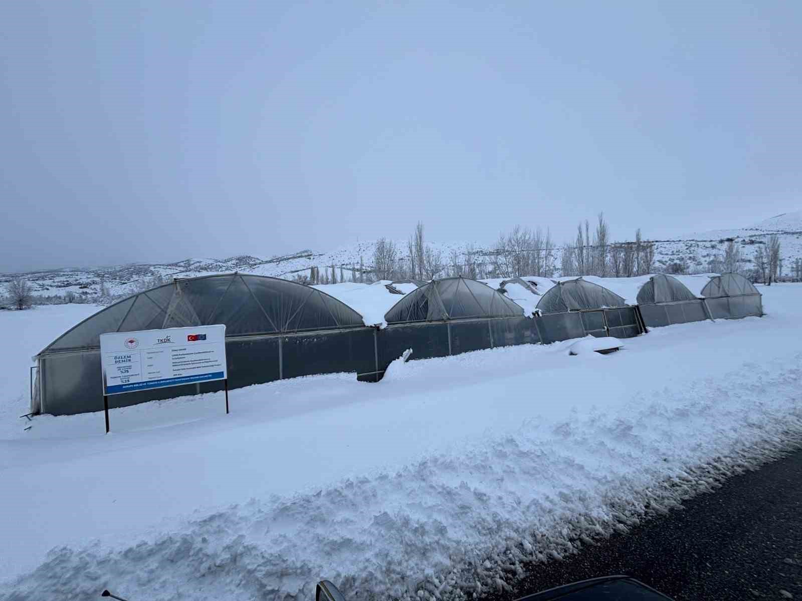 Erzincan &ccedil;ift&ccedil;isine kuvvetli kar uyarısı
