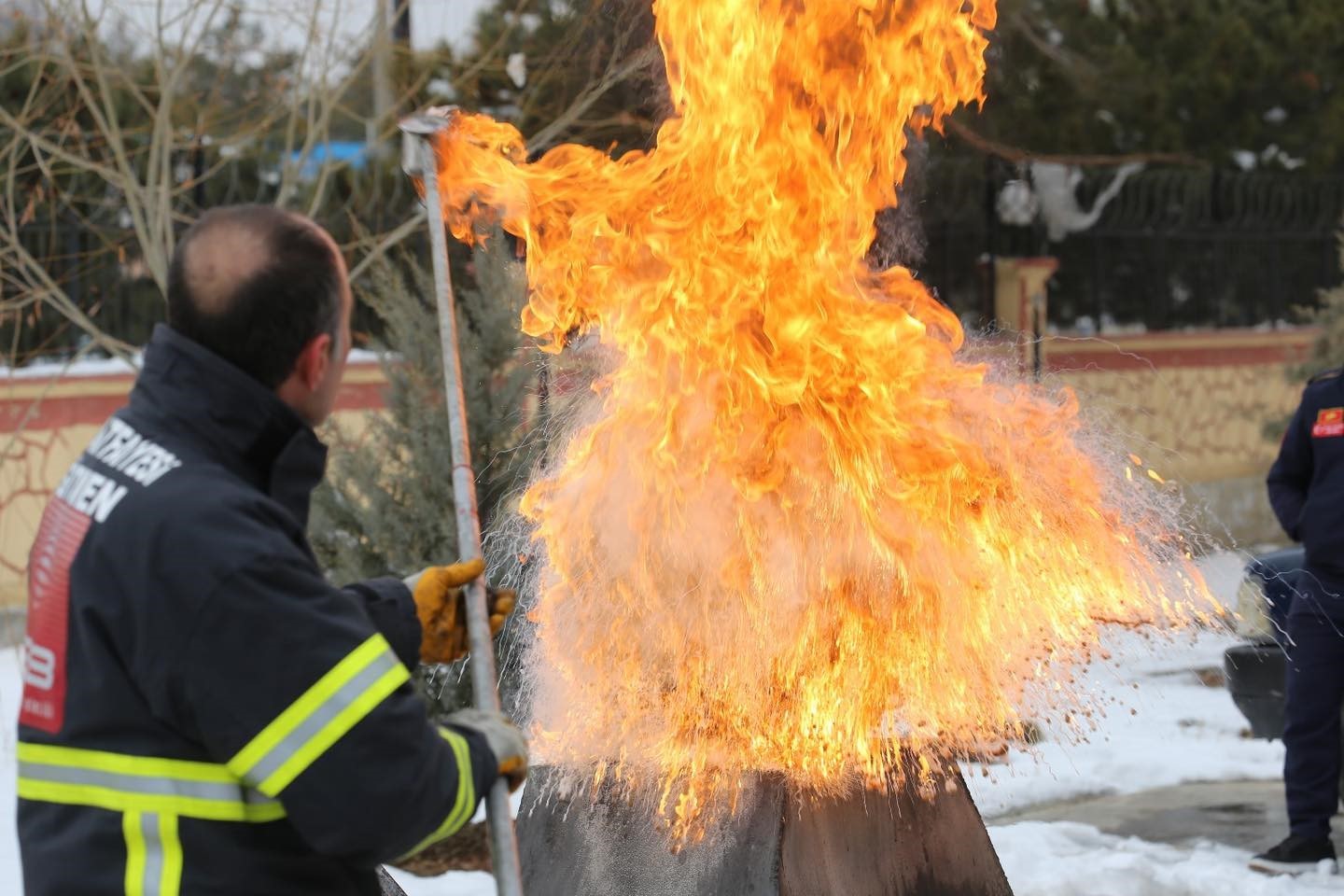 112 Acil Çağrı Merkezi çalışanlarına yangın eğitimi verildi
