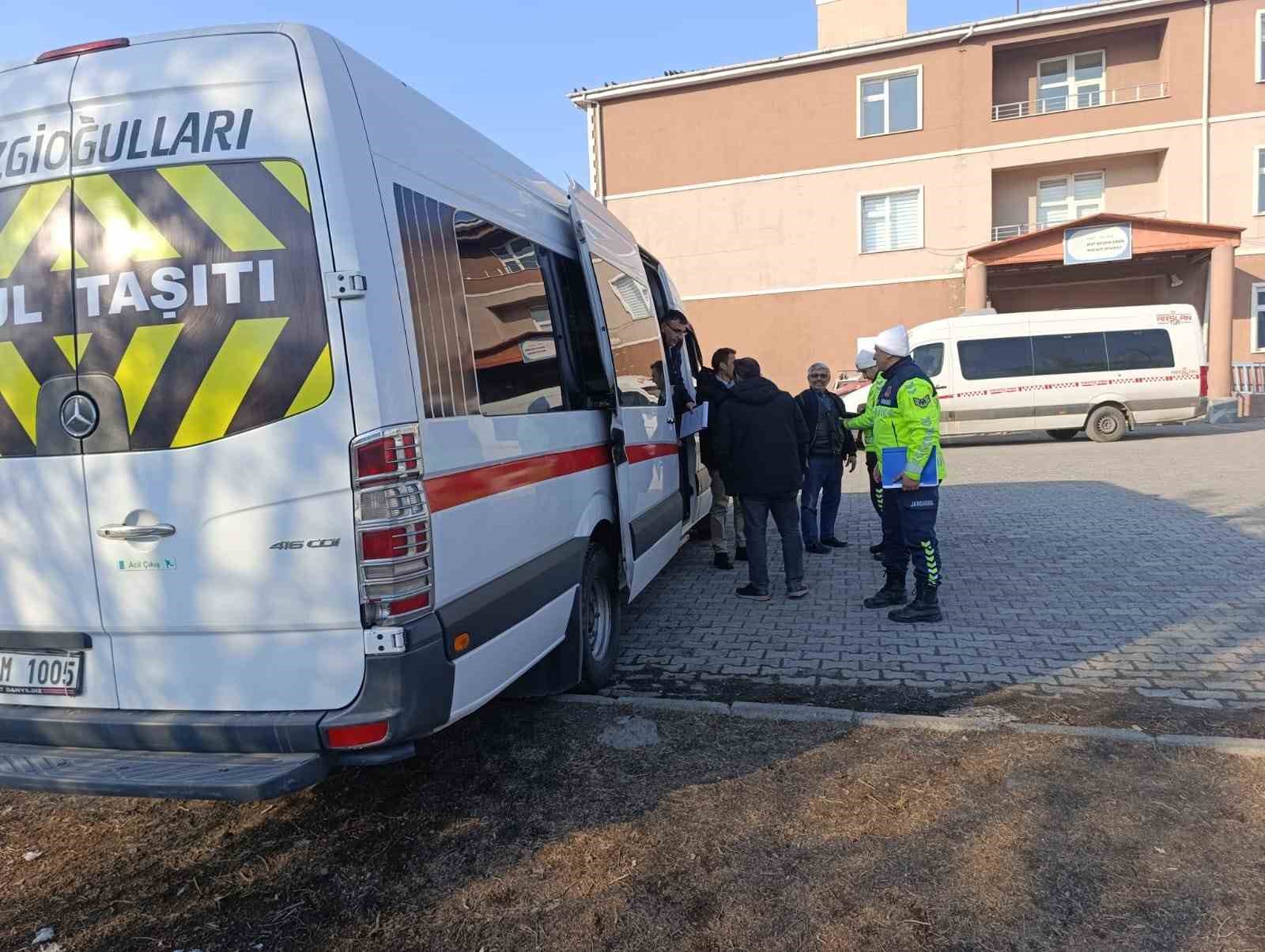 Akyaka’da öğrenci servisleri denetlendi