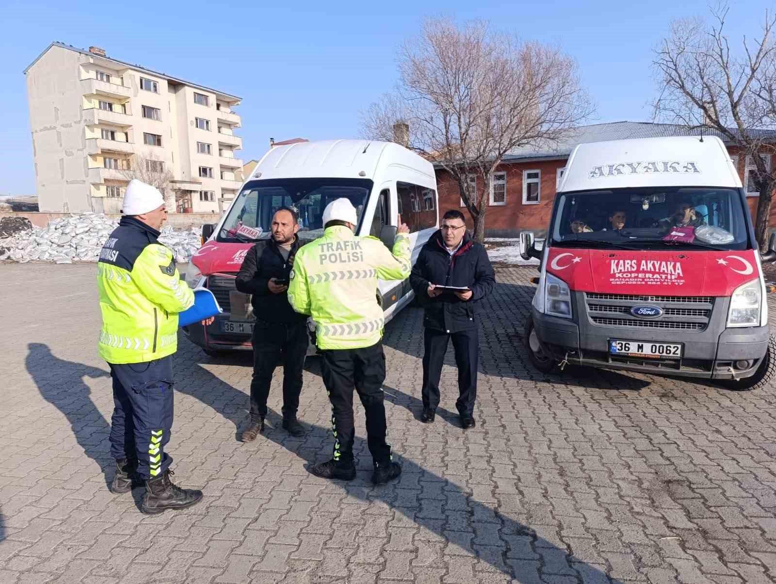 Akyaka&rsquo;da &ouml;ğrenci servisleri denetlendi
