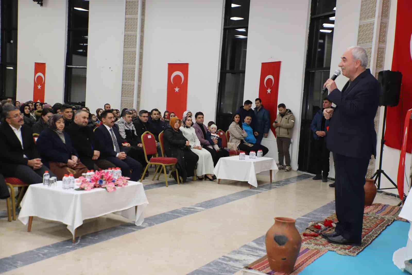 Yazar-şair Nurullah Genç okuyucularıyla buluştu