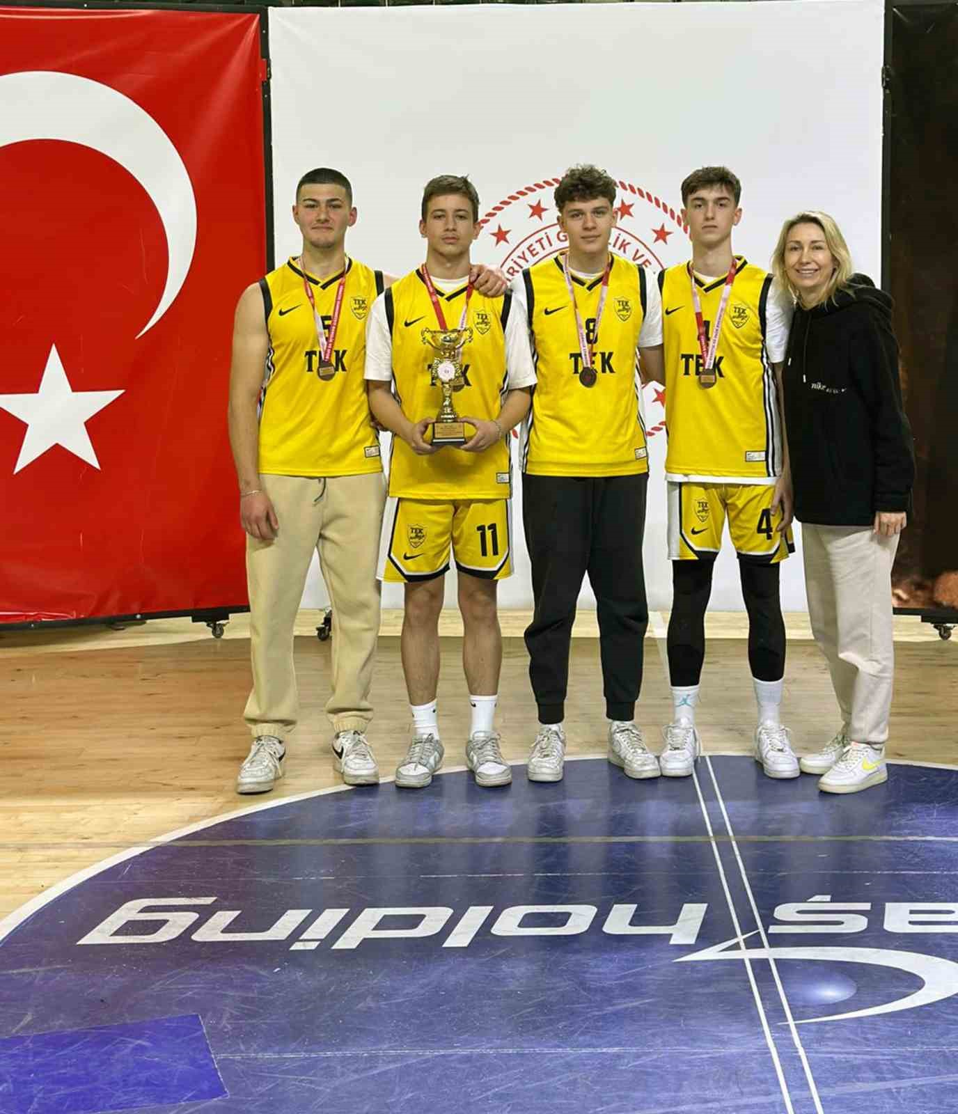 MTK Koleji basketbol 3x3’te genç kızlar ve genç erkekler kupaları kazandı
