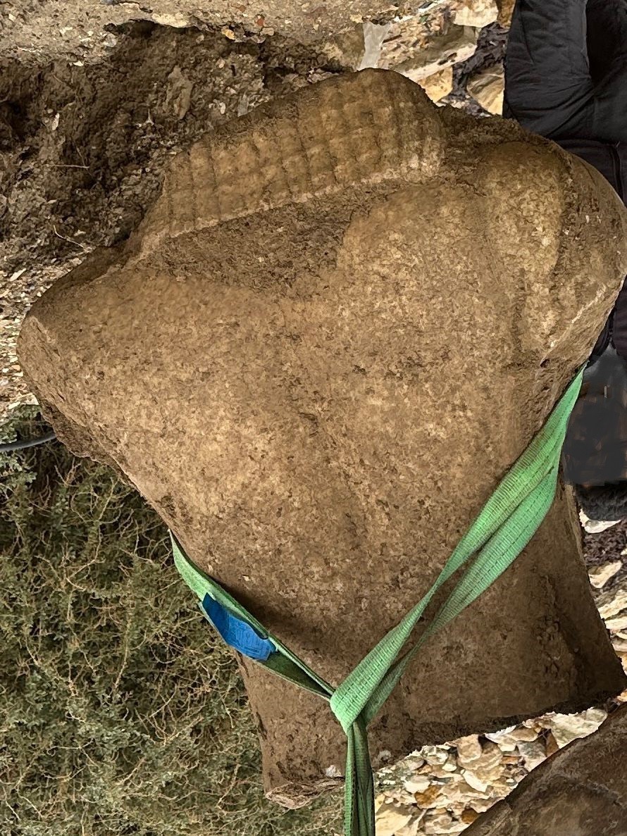 Dalgaların aşındırdığı bölgeden antik döneme ait heykel çıktı
